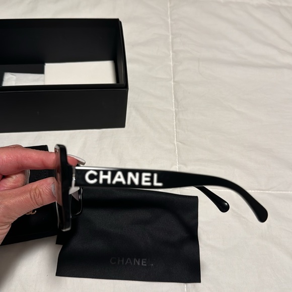 100% Authentic CHANEL Black Square Sunglasses - Picture 6 of 7